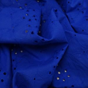 Tecido Cambraia Bordada Laise, Cor Azul Royal, Pantone: 19-3955 TCX Royal Blue 