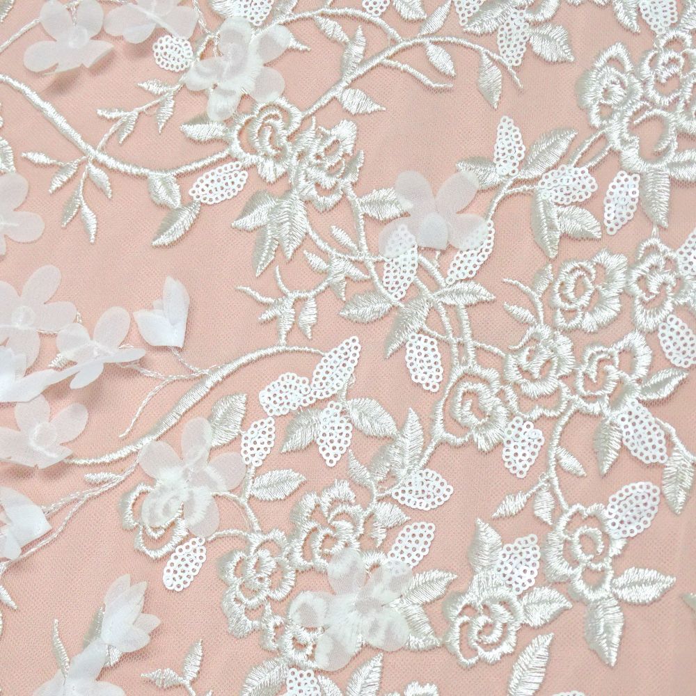 Tecido Renda Bordada 3D Floral Com Mini Paetês Cor Branca Com Detalhes em Off White 